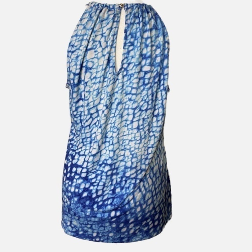 Davina Women Blue Sleeveless Blouse - Picture 2 of 5